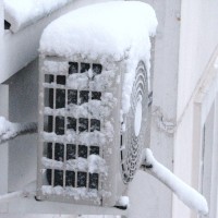 Може ли да се използва климатик за отопление при студ и как да го подготвите за тази работа?