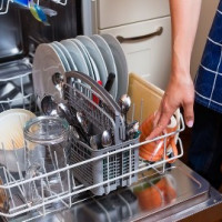 Преглед на съдомиялна машина 45 см Midea MFD45S100W: богата функционалност на китайското устройство