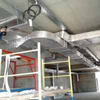 Wie installiere ich Lüftungsrohre: Montagetechniken für die Befestigung an Wänden und Decken