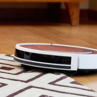 Преглед на робота-прахосмукачка iLife v7s: бюджетен и доста функционален помощник