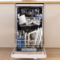 Преглед на съдомиялна машина Indesit DSR 15B3 RU: скромен функционал на скромна цена