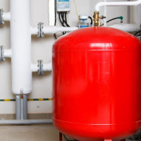 Налягане в разширителния съд на газов котел: норми + как да напомпате и регулирате