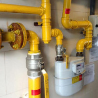 Боя за газови тръби: правила и норми за боядисване в апартамента и на открито