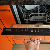 Преглед на съдомиялна машина Siemens SR64E003RU: качество, проверено от времето