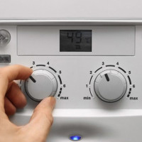 Защо газовата колонка силно загрява водата и корпуса: как да предотвратите прегряването