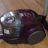 Преглед на прахосмукачка Philips FC 8472/01 PowerPro Compact: проста конструкция и повишена мощност