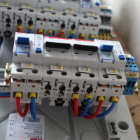 Сглобяване на електротабло със собствени ръце: основни етапи на електромонтажните работи