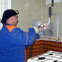 Как да преместите газовата тръба в апартамента: правила за преместване и съвети за разположение