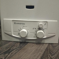 Как да се запали газова колонка Ariston: особености на включване и техника на безопасност при използване