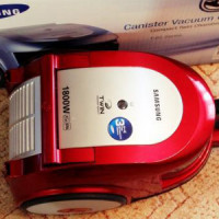Преглед на прахосмукачка Самсунг SC6570: четката Pet Brush няма да остави никакъв шанс на космите