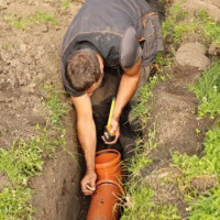 Какъв трябва да бъде наклонът на канализационната тръба според строителните нормативи