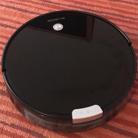 Преглед на робот-прахосмукачка Polaris PVCR 1126W: стилен работник – представител на Limited Collection