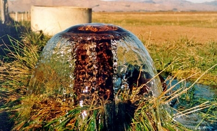 Sauberes Wasser aus einem Tiefbrunnen