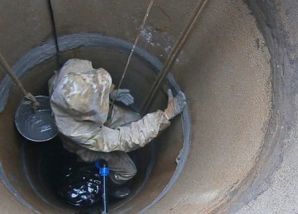 Уплътняване на шевовете в шахтата на кладенеца