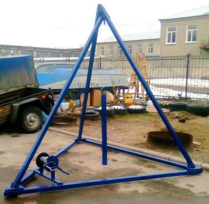 Instalație pentru foraj cu lingura de foraj