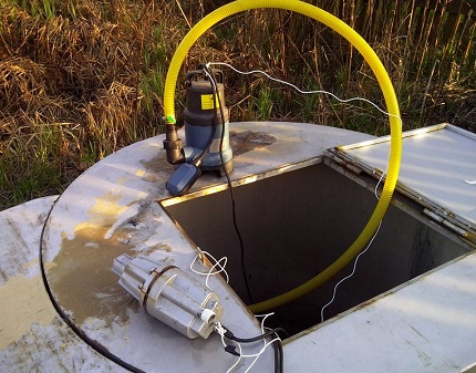 Vibrationspumpe bei der Reinigung von Wasserfassungsanlagen