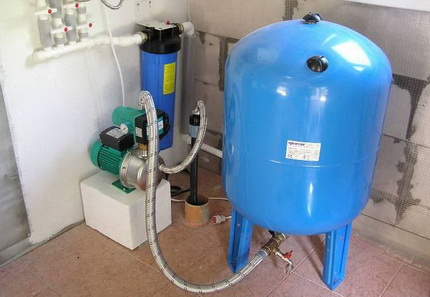 Hydrospeicher für den Brunnen