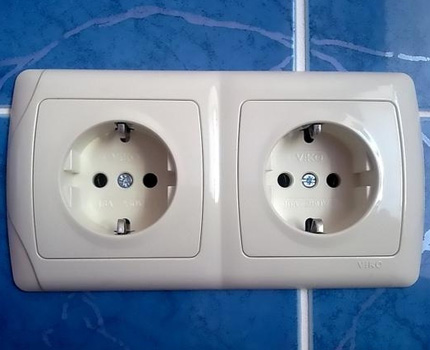 Контакт със заземяване