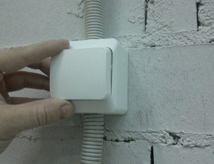 Тестване на повърхностно монтирания ключ