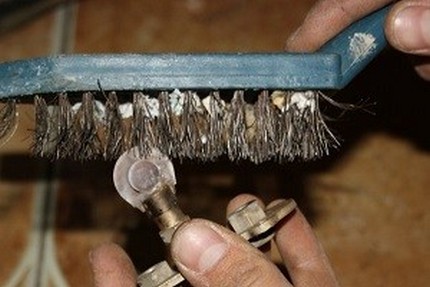 Работи в хода на текущото обслужване на газовия котел Почистване на нагара от горелката