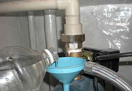 Напълване на всмукващата част на системата с вода