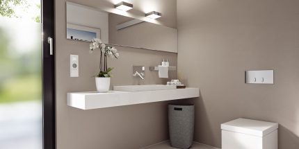 Steckdosen und Schalter im Badezimmer