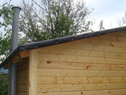 Einrichtung der Belüftung in der Gartentoilette