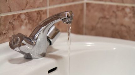 Слаб воден напор