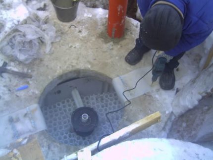 Wie installiert man eine Fast-Kläranlage auf einem Grundstück im Grünen? Montage des RetroFAST 0.375 Systems im Winter