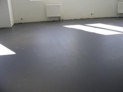 Подготовка преди инсталиране на топъл под под плочки. Подготвена повърхност.
