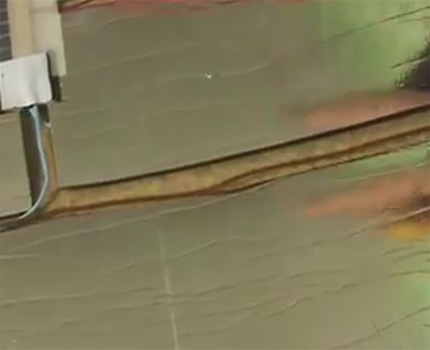 Разположение на проводниците в изрезите на топлоизолацията