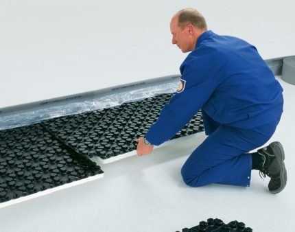 Полагане на матове за изграждане на топъл воден под Полагане на матове