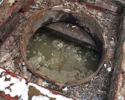 Кога е най-добре да се почисти изгребната яма Пълна изгребна яма