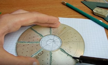 Schneiden der CD mit einem Lötkolben
