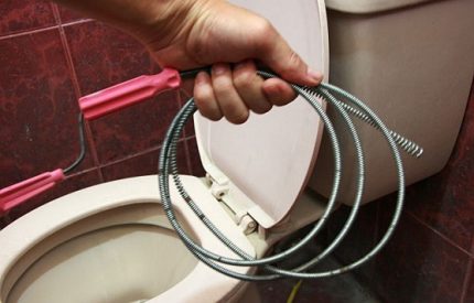 Трос за почистване на тръби
