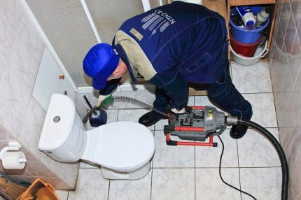 Работа на професионален водопроводчик