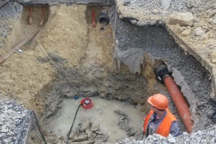 Изпомпване на вода от котлован и траншеи
