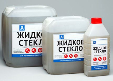 Течно стъкло за монтиране на унитаз върху кафел