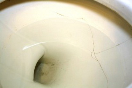 Wie Sie ein Leck an einem gerissenen Toilettenbecken beheben