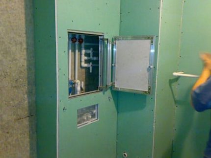 Mit Gipskarton verkleideter Kasten