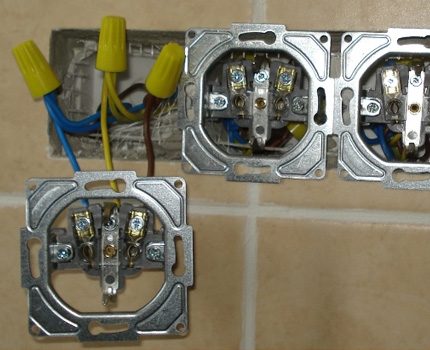 Инсталиране на блок от контакти