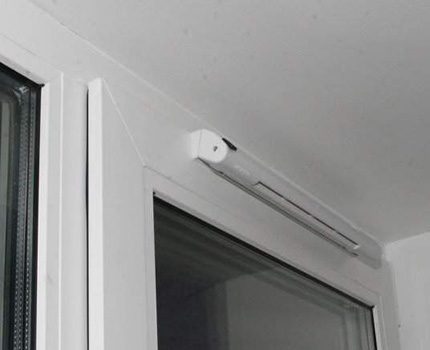 Supapă de admisie pentru asigurarea ventilației de evacuare Supapă de admisie pentru blocul de fereastră