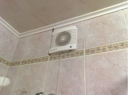 Принудителна вентилация на банята Принудителна вентилация на банята