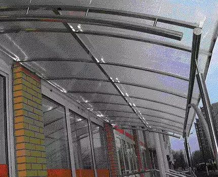 Навес от стоманени тръби с кръгло сечение