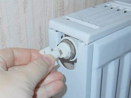 Bedienung des Hahns mit einem Schlüssel