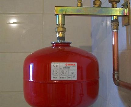Behälter mit geschlossener Bauweise