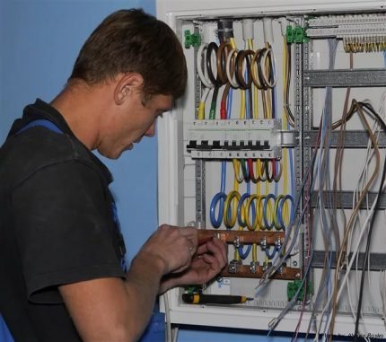 Монтаж на електротабло