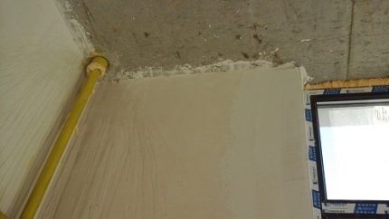 Газова тръба в стената