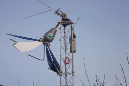 Разрушен вятърен генератор Разрушен вятърен генератор
