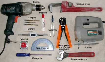 Unelte pentru asamblarea generatorului eolian